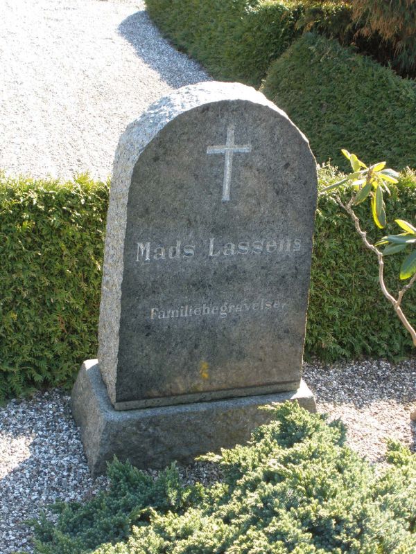 Mads Lassen's familiegravsted.JPG